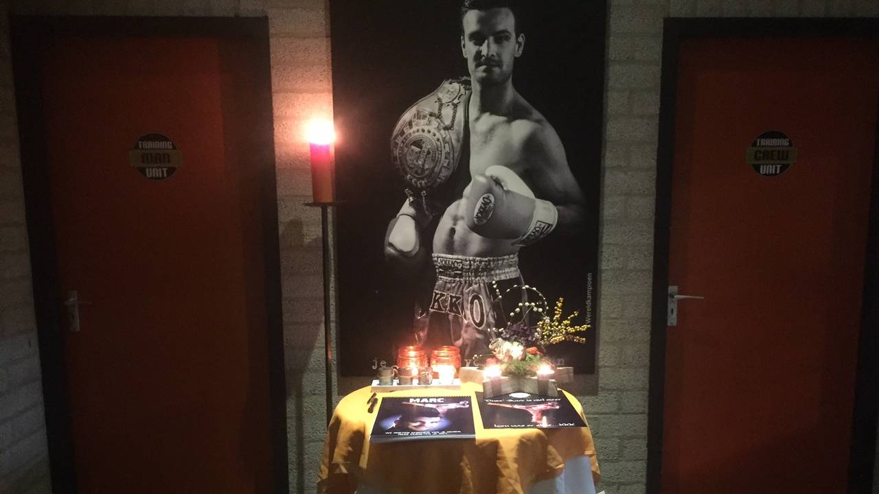 De gedenkhoek voor Marc de Bonte in zijn sportschool (foto: Tonnie Vossen)