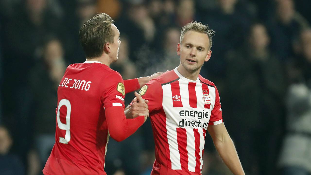 Felicitaties voor Luuk de Jong van broer Siem (foto: VI Images)