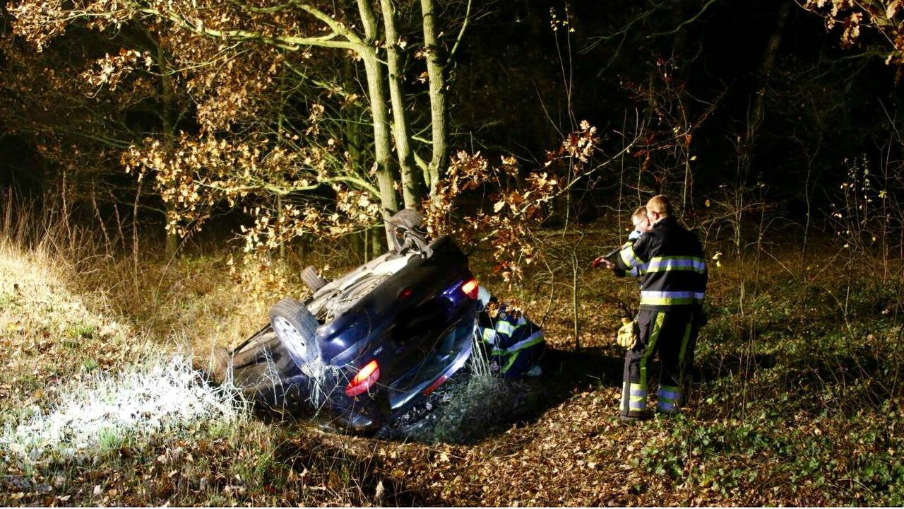 De bestuurder is er vandoor gegaan. (Foto: Jeroen Stuve/Stuve Fotografie)