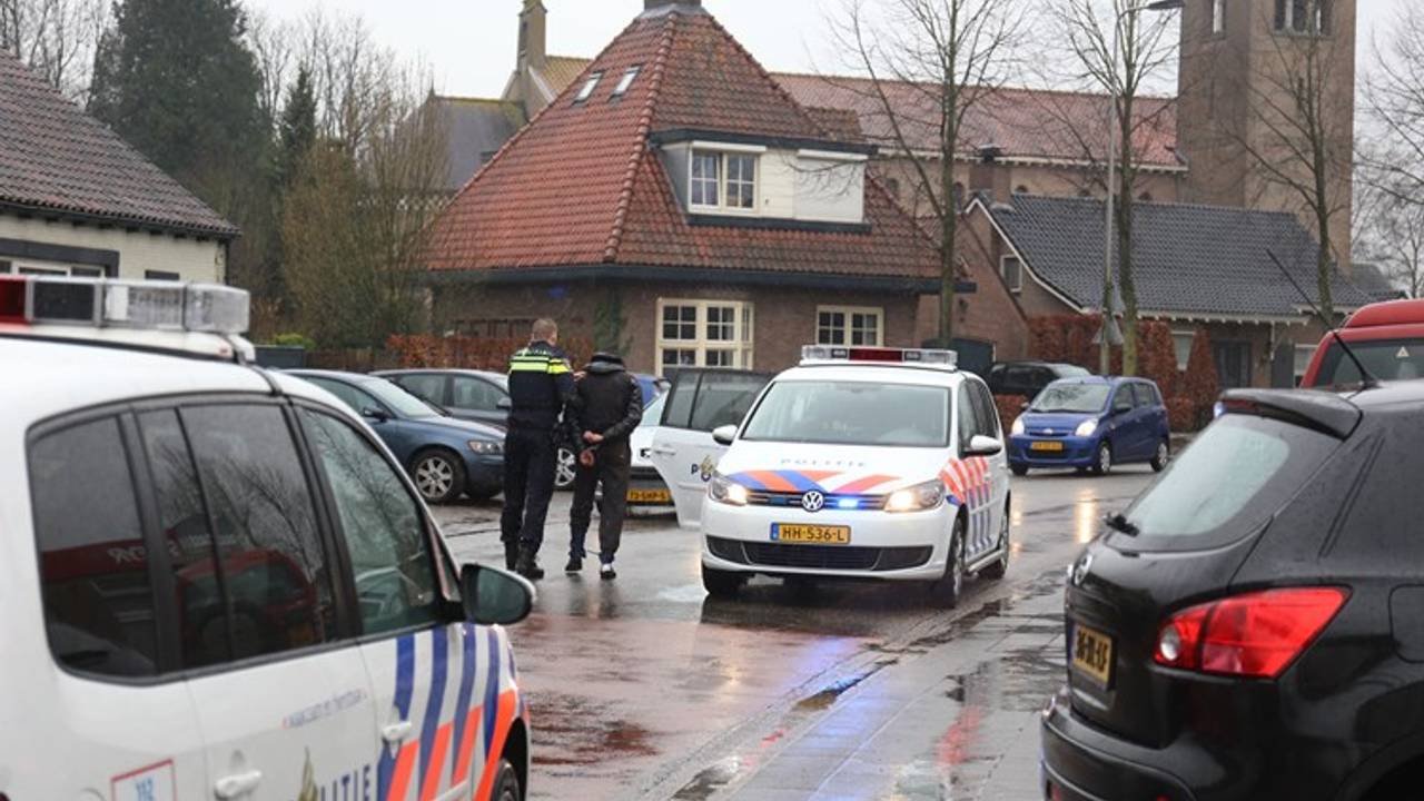 De overvaller werd door medewerkers en klanten overmeesterd