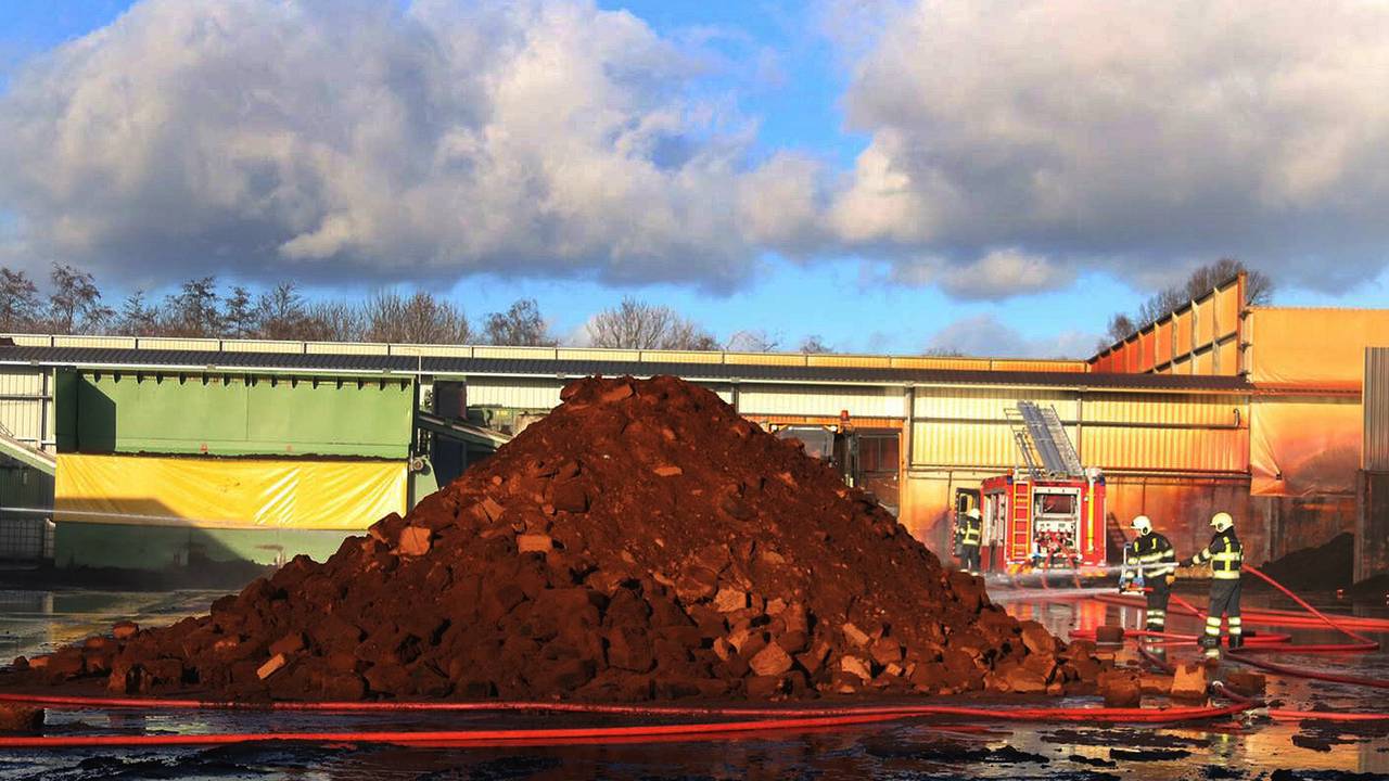 Brand bij kokosverwerker Boekel. (foto: Marco van den Broek/SQ Vision)