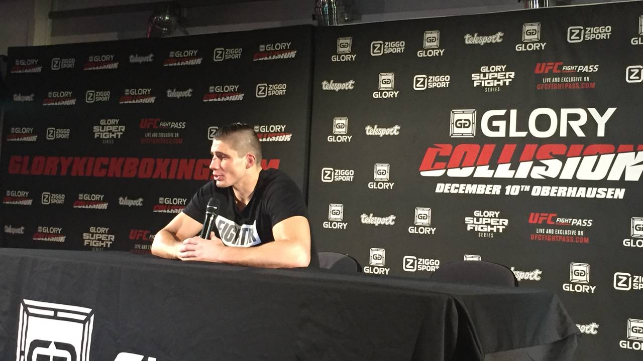 Rico Verhoeven tijdens de persconferentie na afloop (foto: Floyd Aanen)