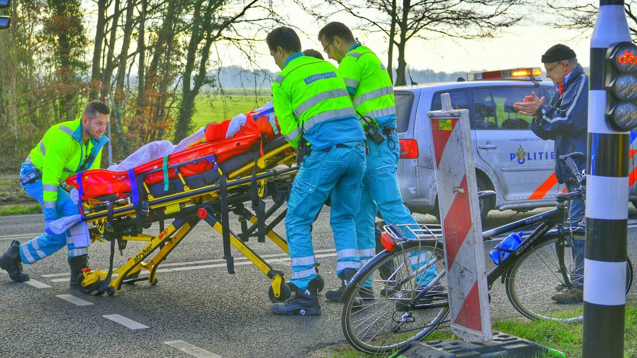 In Bladel vond een aanrijding tussen een fietsster en een lijnbus plaats