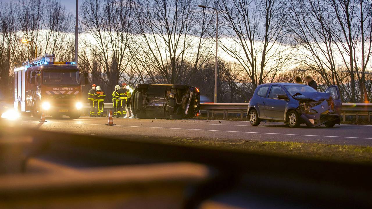 Ongeluk op de A27 waarbij meerdere auto's waren betrokken (Foto: Marcel van Dorst)