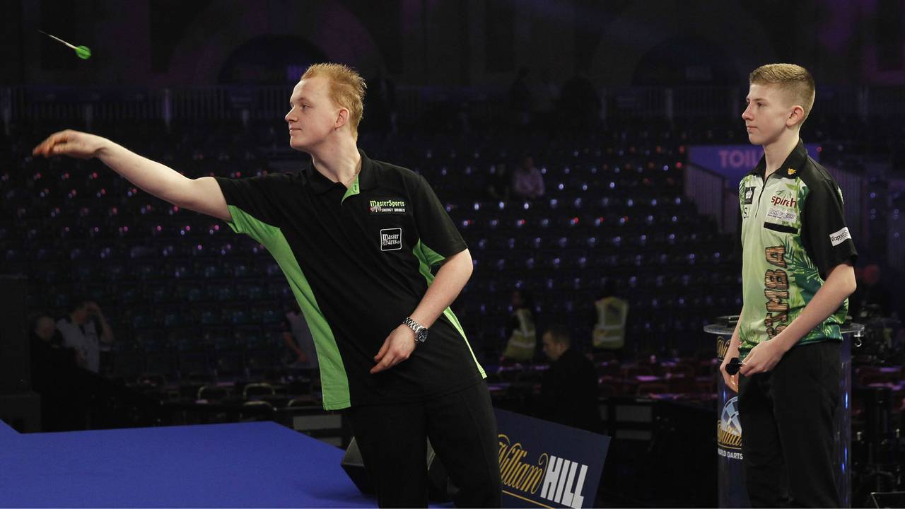 Maikel Verberk op het grote podium van Alexandra Palace in Londen. (Foto: Lawrence Lustig/PDC)