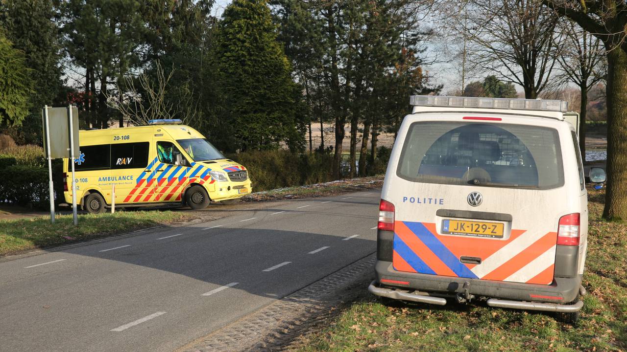 Fietser zwaargewond na aanrijding. (foto: Christian Traets)