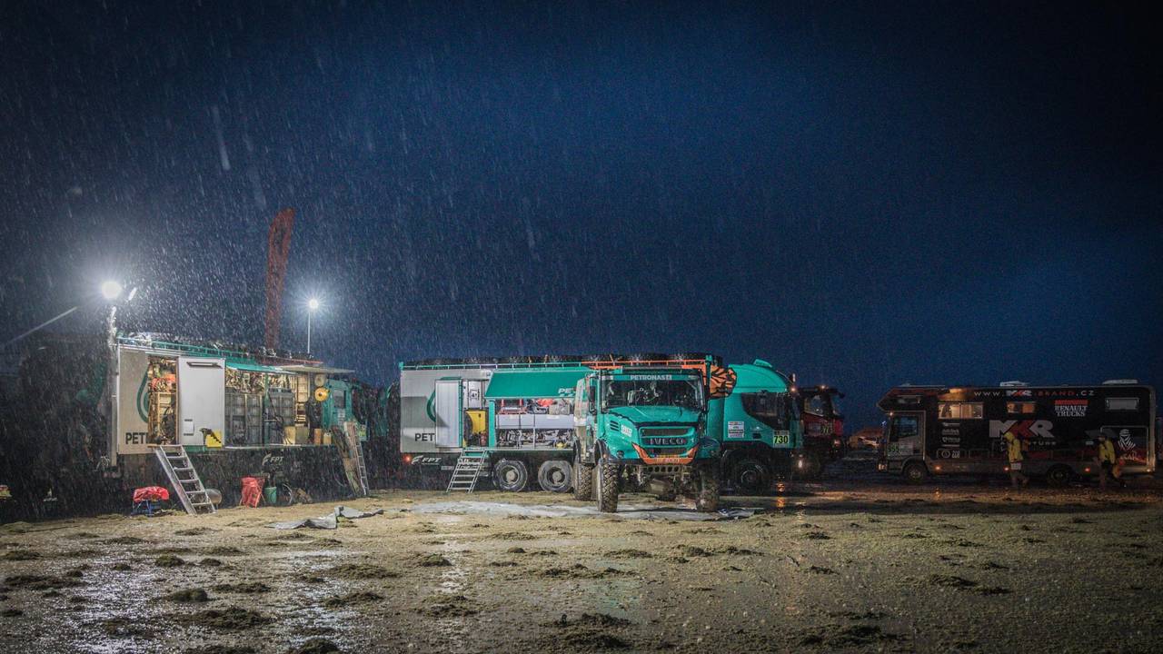 Het weer speelt niet echt mee in de Dakar Rally