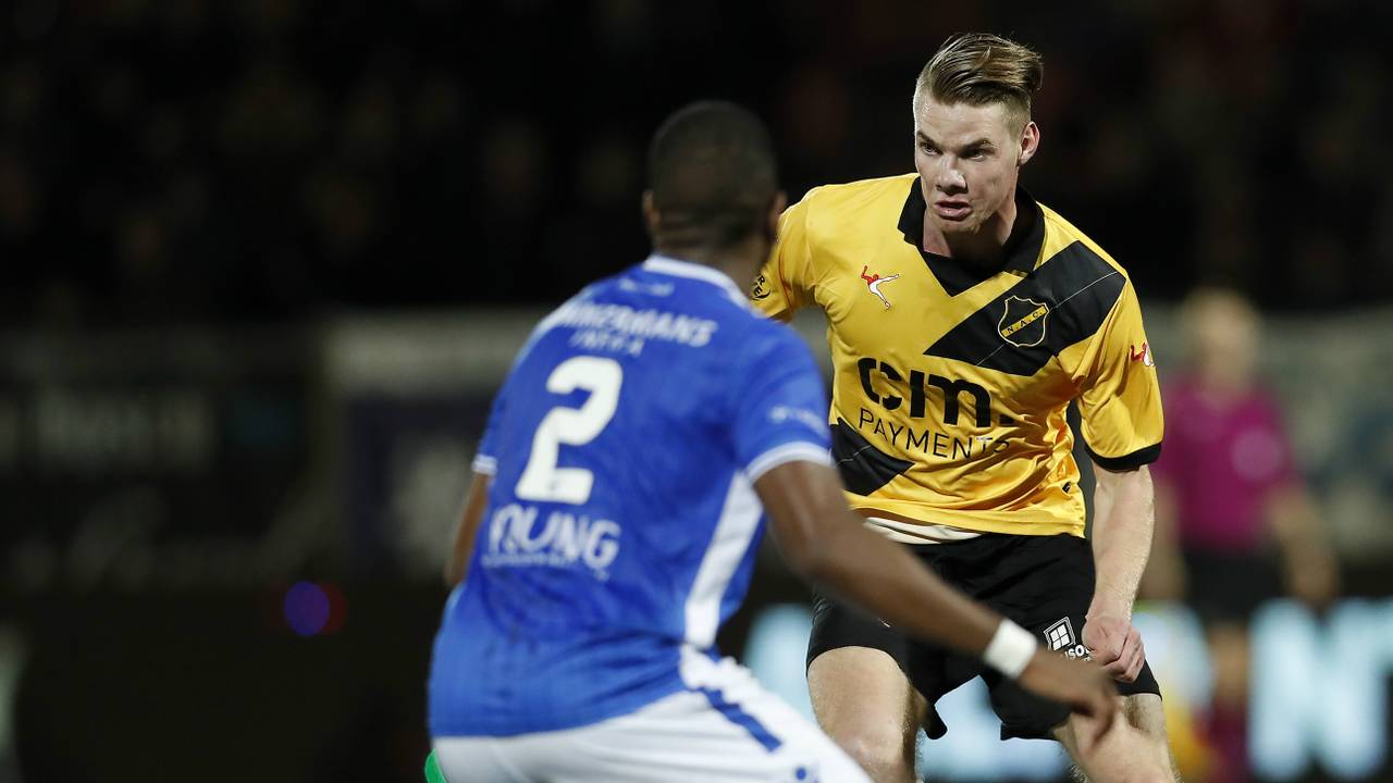 Jari Oosterwijk tijdens zijn debuut voor NAC tegen FC Den Bosch (foto: VI Images).