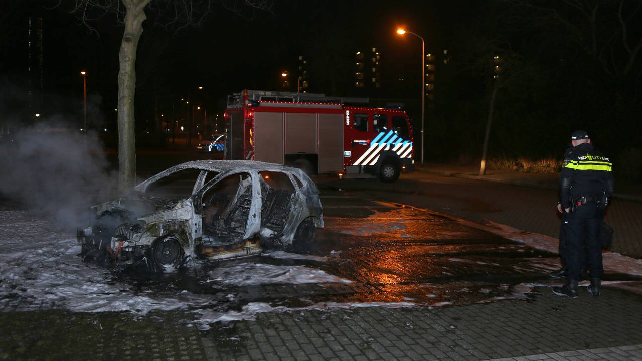 Verdachte auto uitgebrand gevonden. (foto: Bernt van Dongen/FPMB)