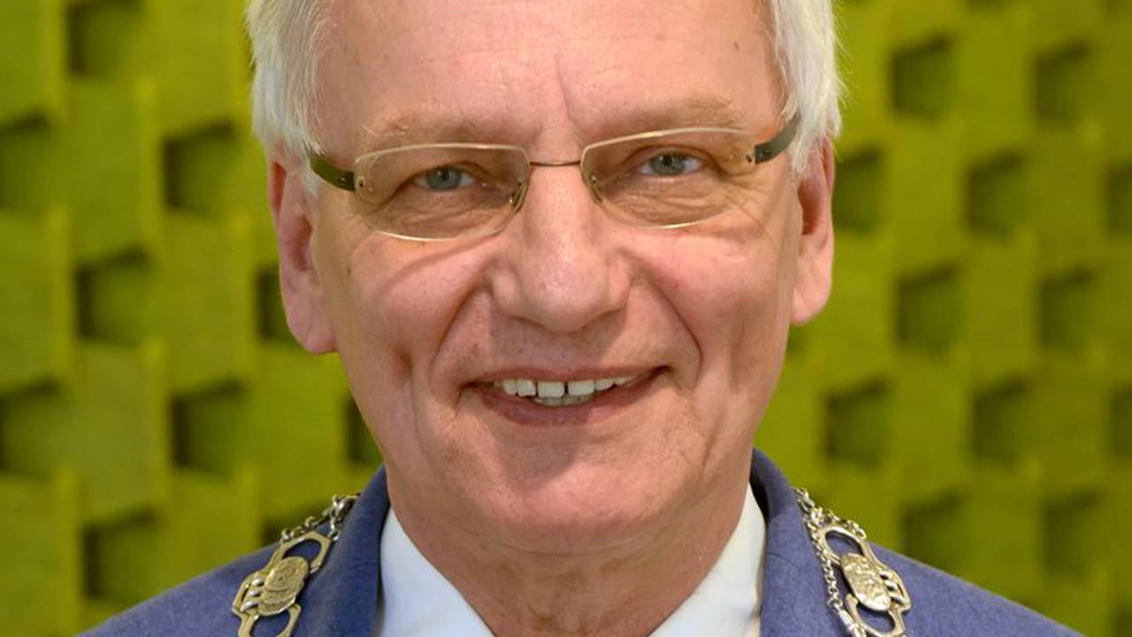 Mannen Die Oud Burgemeester Loon Op Zand Afpersten Over Seksafspraak Moeten Tot 2 Jaar De Cel In Omroep Brabant