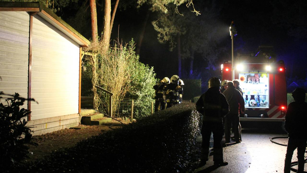 De brandweer had het vuur snel onder controle. (Foto: AS M edia)