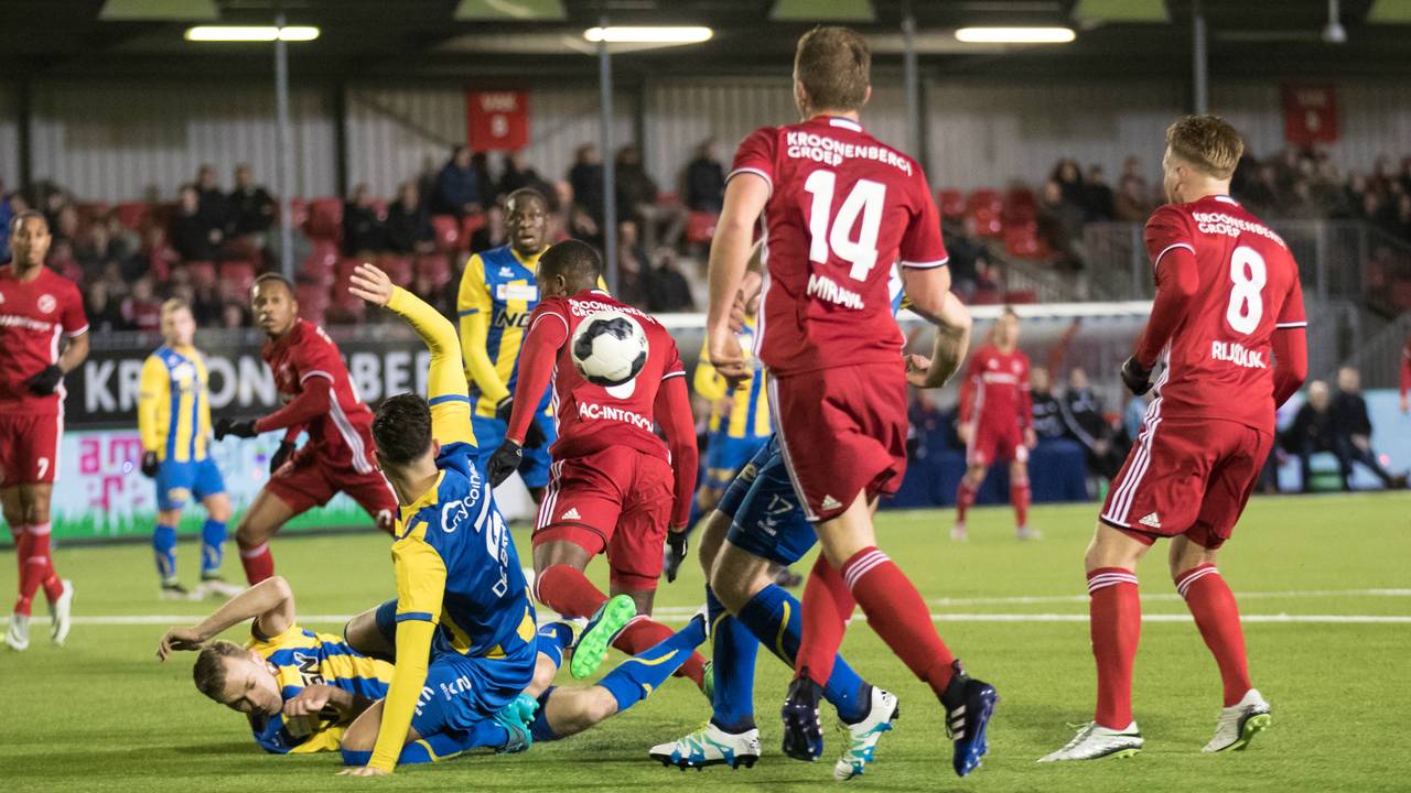 Almere City-FC Oss was een doelpuntrijk spektakel (foto: OrangePictures).