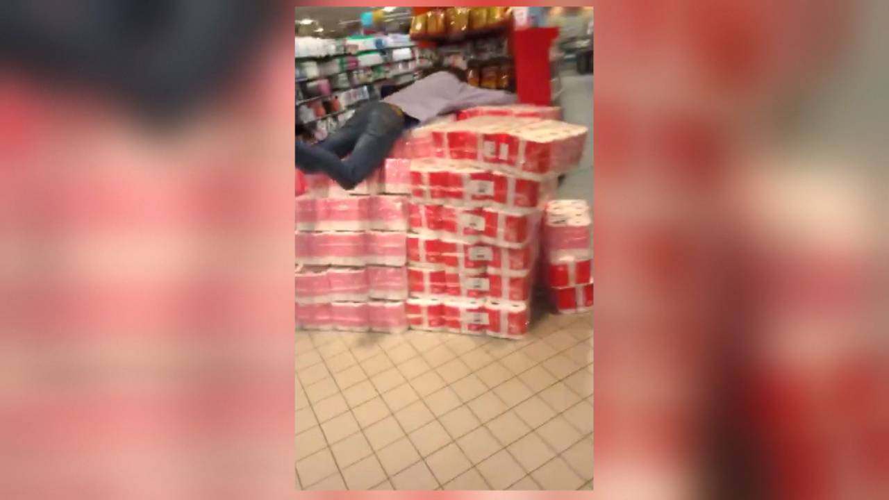 Vakkenvullers ontslagen na bespringen toiletpapier