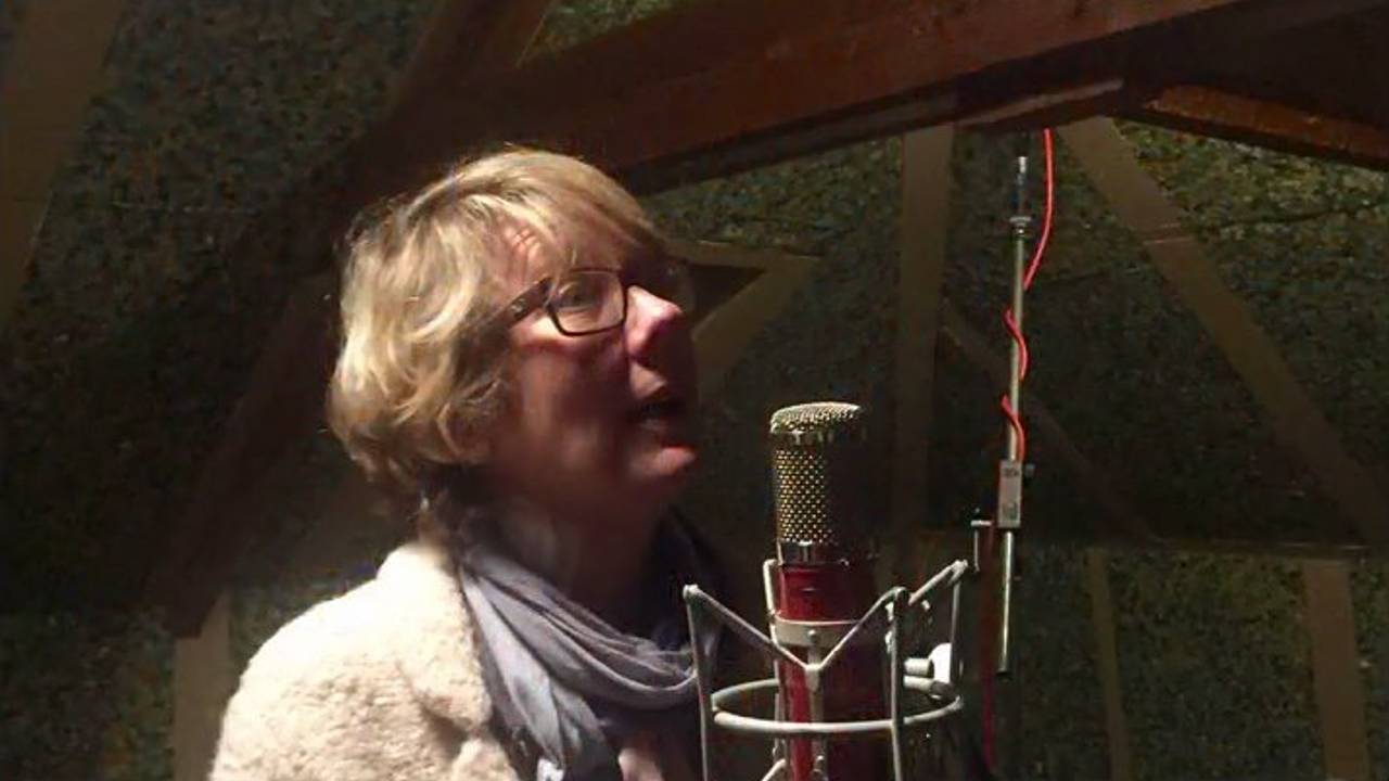 Alma Weber in de studio