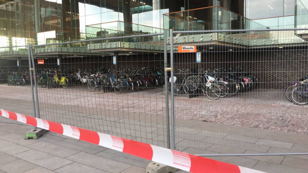 Fietsenstalling Station Breda afgezet. Foto: Sid van der Linden