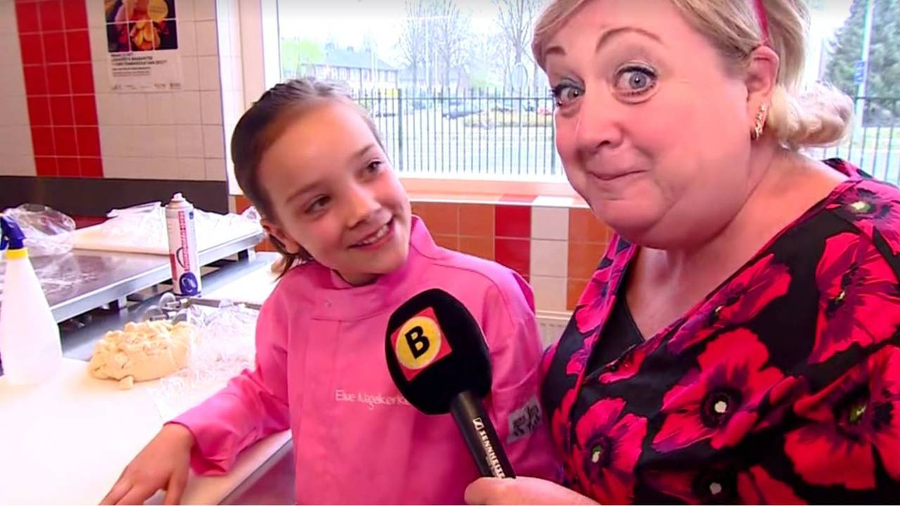 Eline bakt ze bruin.