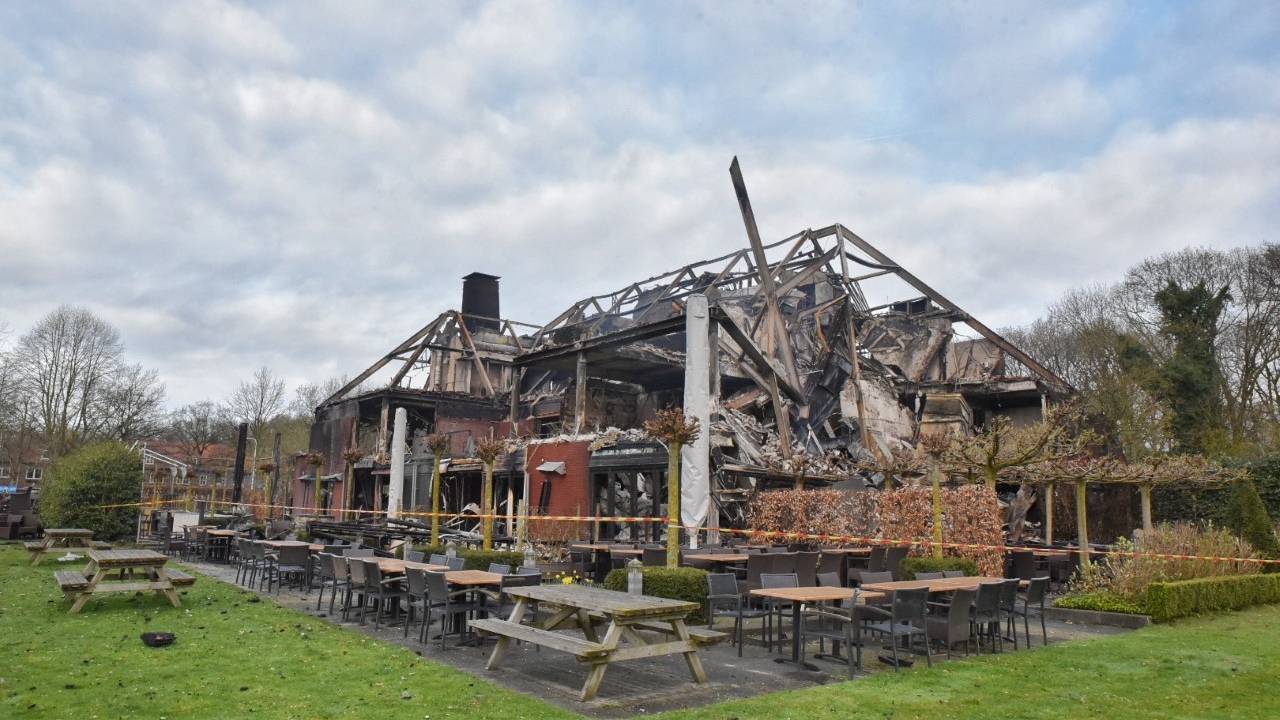 Van het restaurant is niets meer over  (Foto: Toby de Kort).