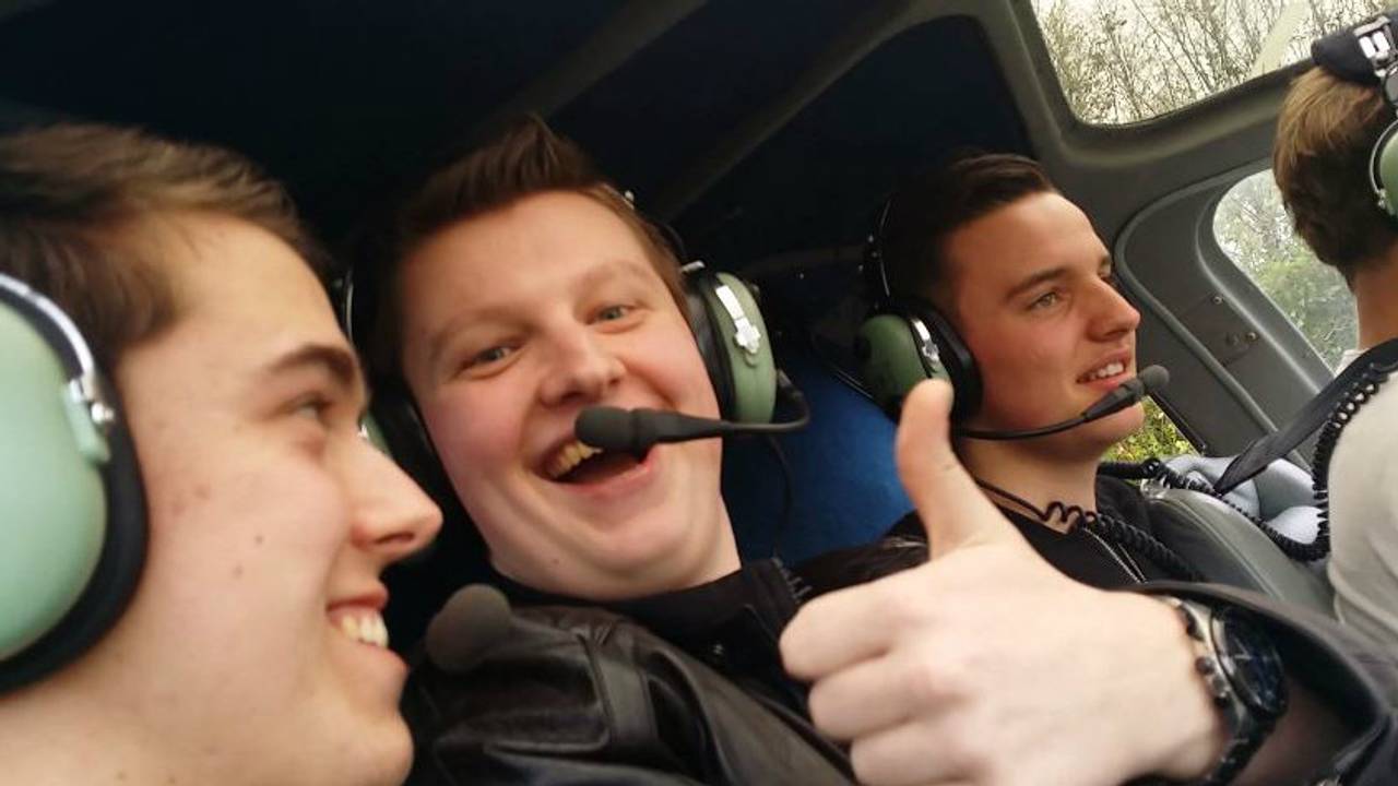 De jongens in de helikopter