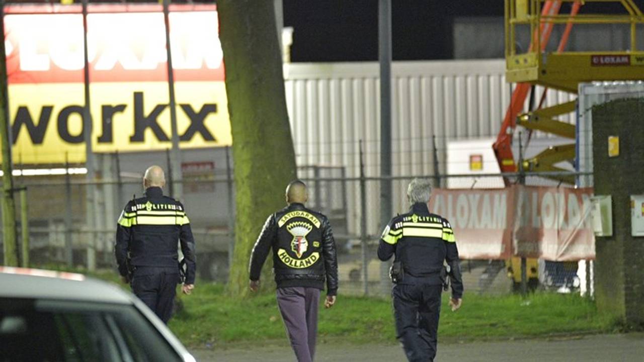 Afgelopen maart deed de politie nog een inval bij Satudarah. (Foto: Jack Brekelmans (BMS))