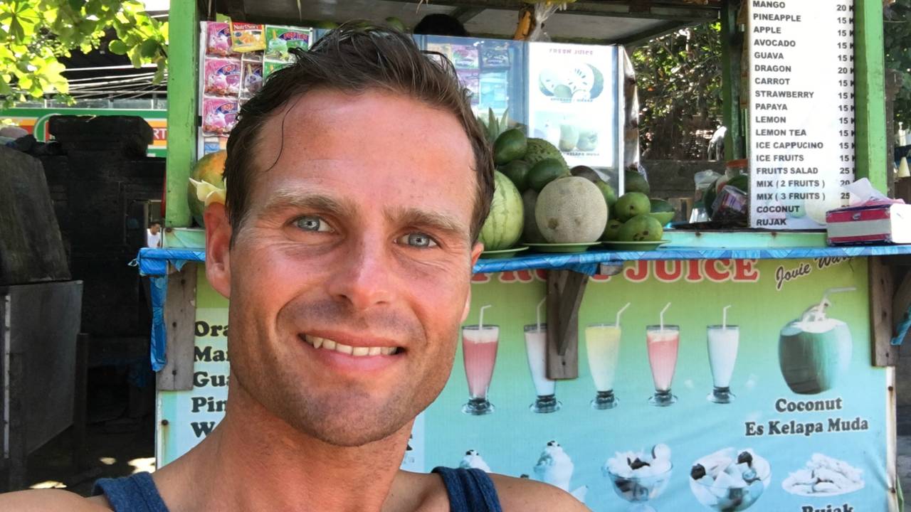 Bram Reiniers houdt een date-event.