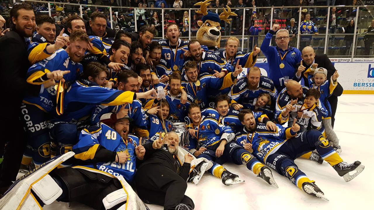 Tilburg Trappers na de Oberliga-titel van 2017 (Foto: Marrie Meeuwsen).