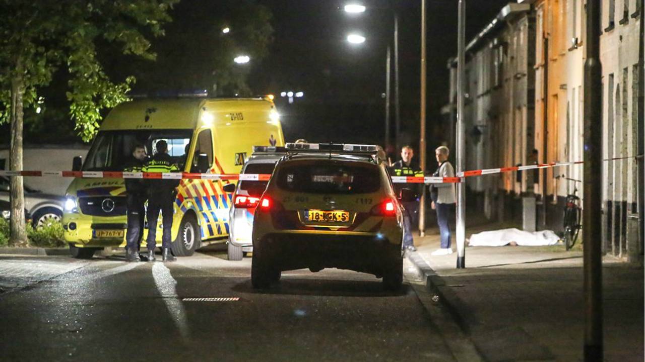 De politie deed onderzoek. (Foto: Maickel Keijzers)