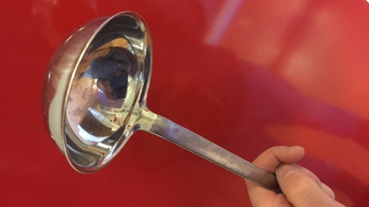 Vader en moeder de cel in voor �brandmerken� tienerdochter