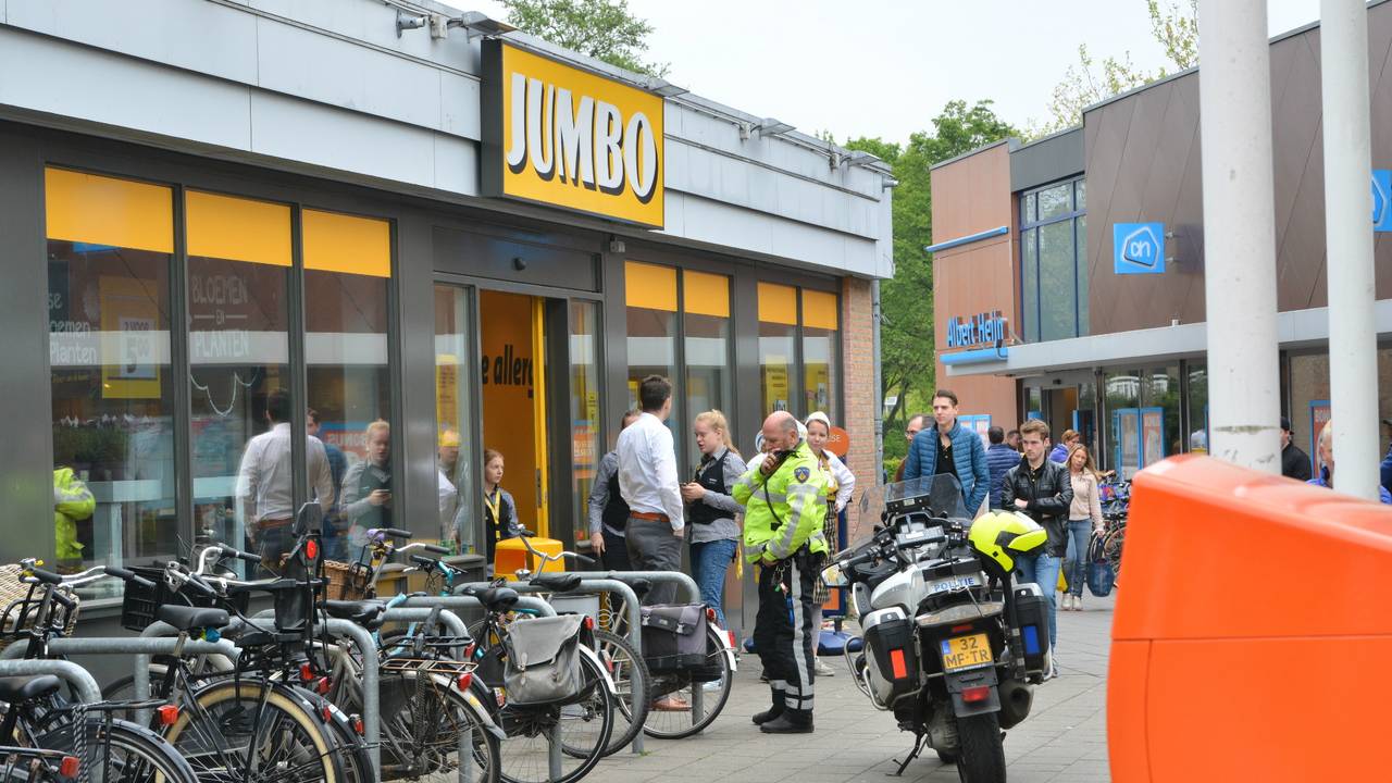 Jumbo Breda ontruimd vanwege lekkage, medewerkers naar het ...