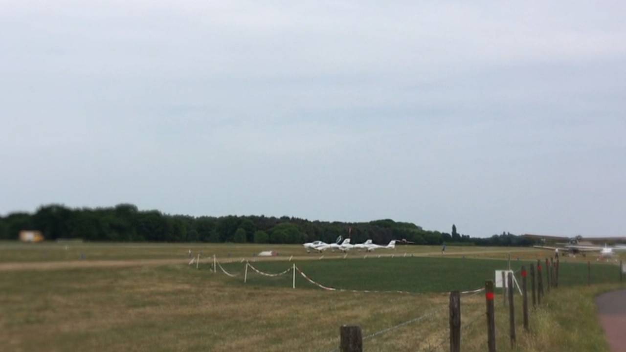 Gelukkig raakte de piloot niet gewond. (Beeld: Ron van Zundert)