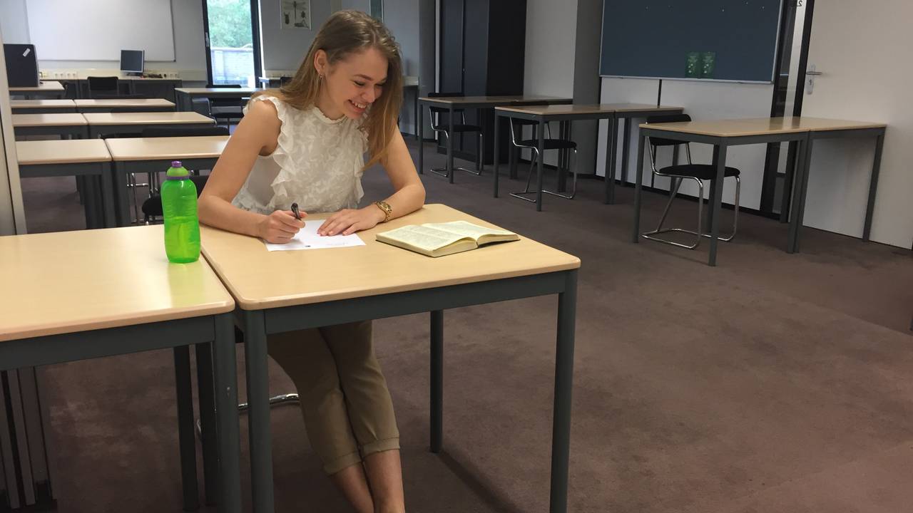 Mascha doet als één van de weinigen examen Russisch (foto: Karlijn Houterman)