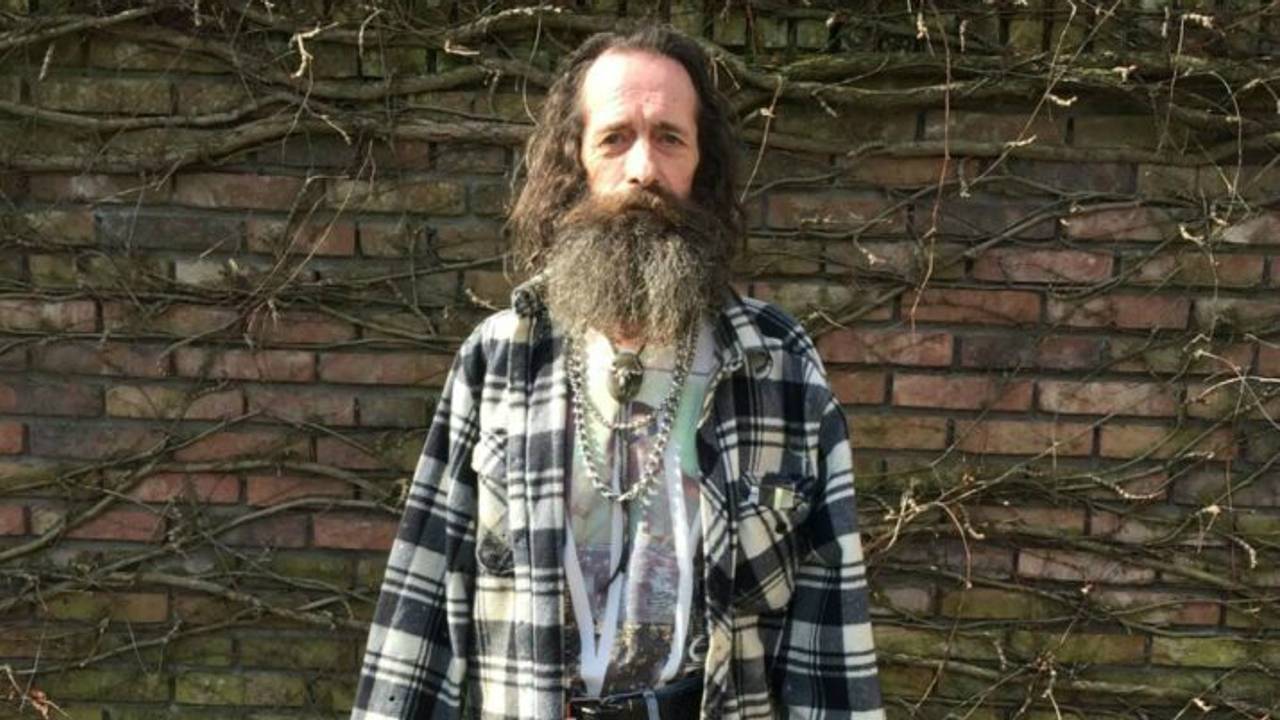 Gordon (58) uit Waalwijk voor zijn metamorfose (Foto: RTL)