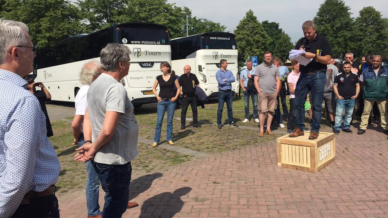 Honderden medewerkers tekenden de petitie (foto: Erik Peeters)
