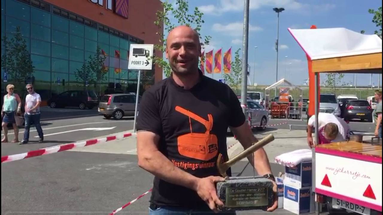 Paul Lucius met zijn trofee.