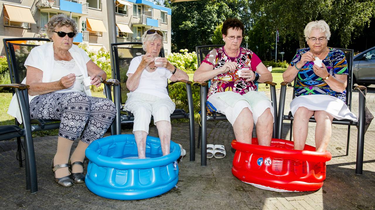 Ouderen zijn extra kwetsbaar tijdens een hittegolf, maar maatregelen hebben effect volgens CBS (Archieffoto: ANP)