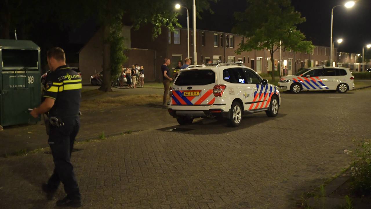POlitie en buurtbewoners zochten massaal naar de jongen. (Foto: Jack Brekemans)