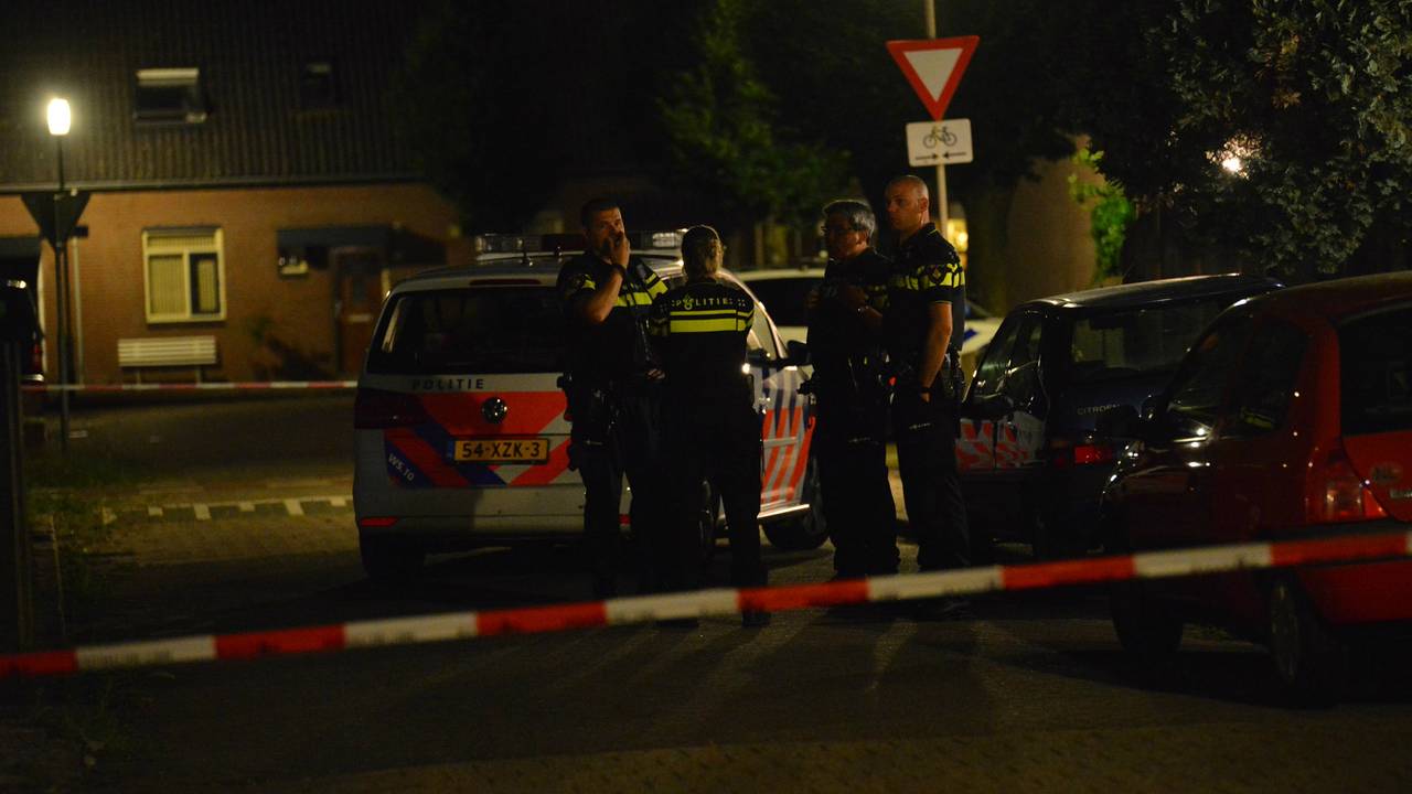 De politie doet onderzoek. (Foto: Perry Roovers/SQ Vision)