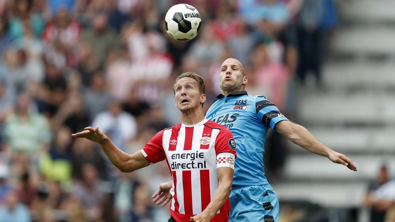 Luuk de Jong en Ron Vlaar in duel (foto: VI Images).