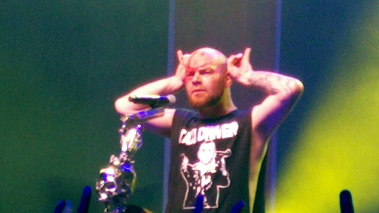 Zanger Ivan Moody is er komende maandag niet bij