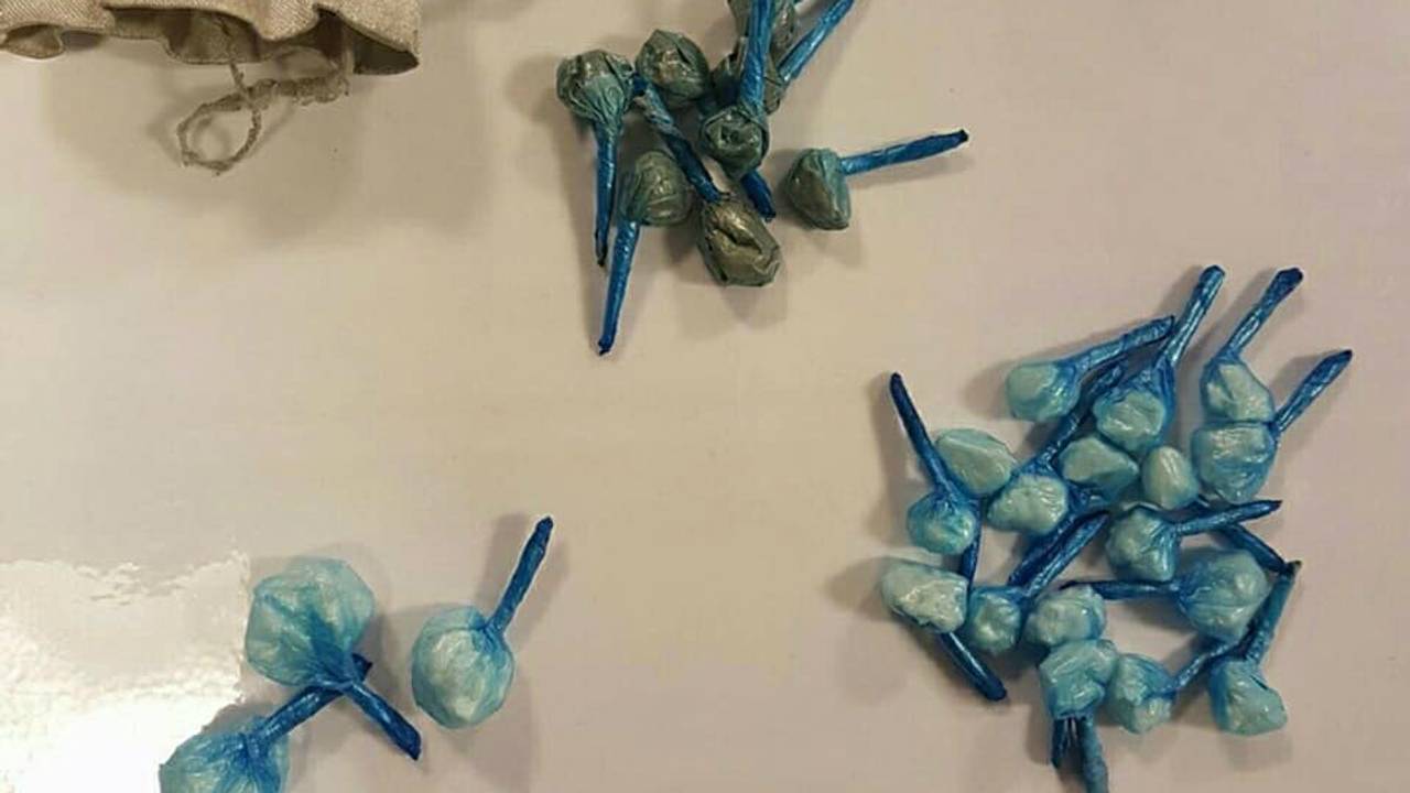De bolletjes die de man bij zich had. (Foto: politie Eindhoven)