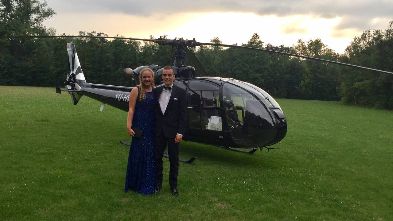 Elze en Luk werden door een heli naar het eindgala gebracht. (Foto: Tonnie Vossen)