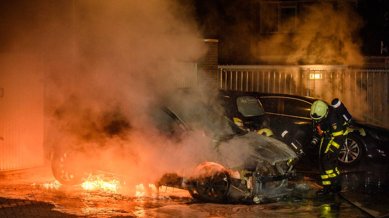 Opnieuw autobranden in Tilburg. (foto: Jack Brekelmans/Persburo-BMS)