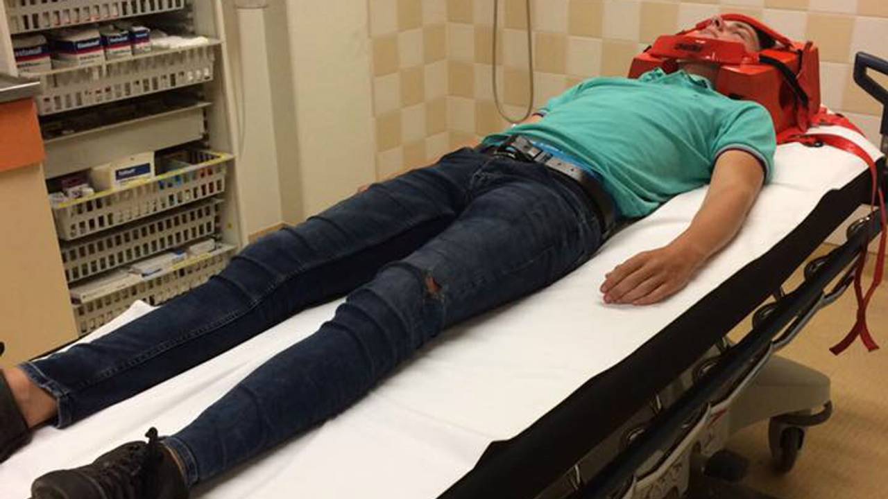 Thijs brak onder meer zijn pols. (Foto: Facebook)