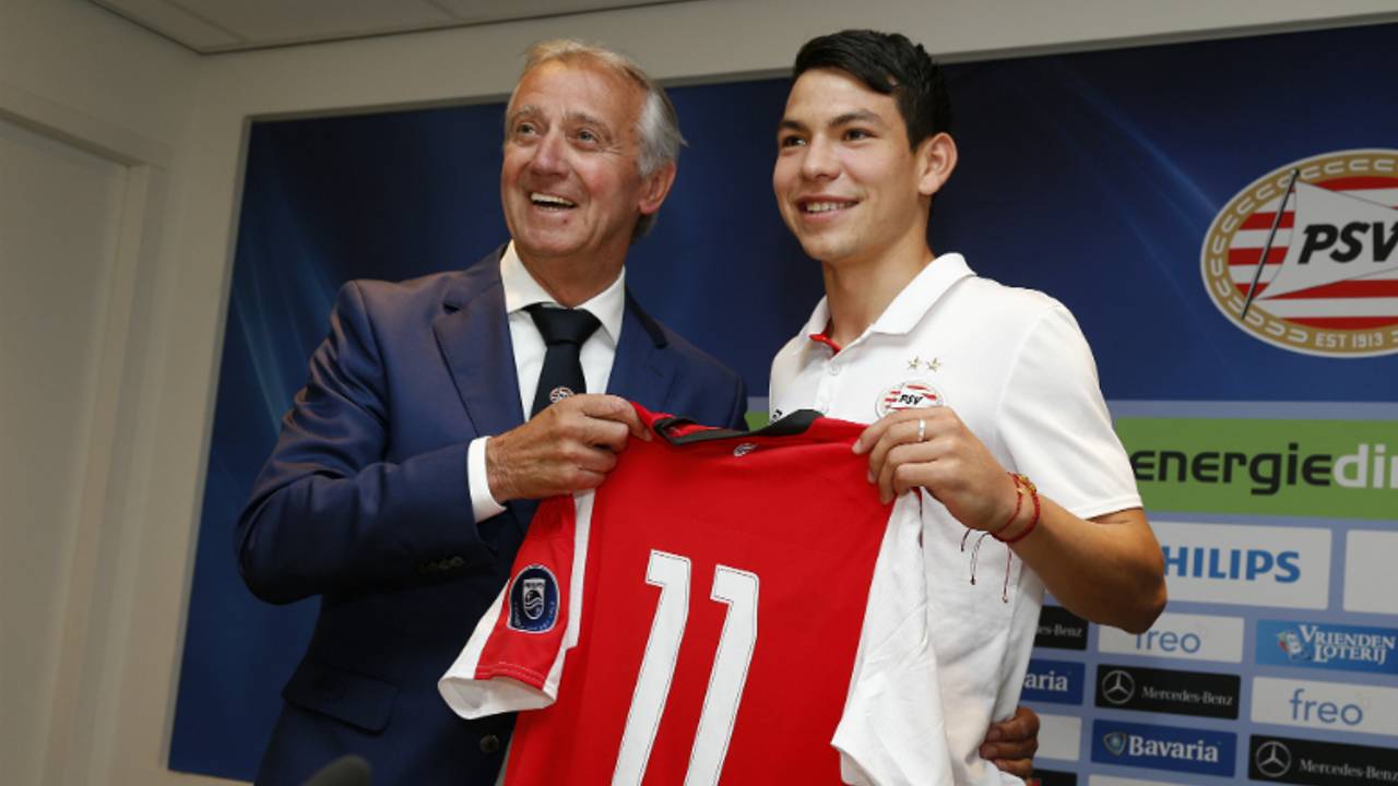 Hirving Lozano tijdens zijn presentatie. (Foto: VI Images)