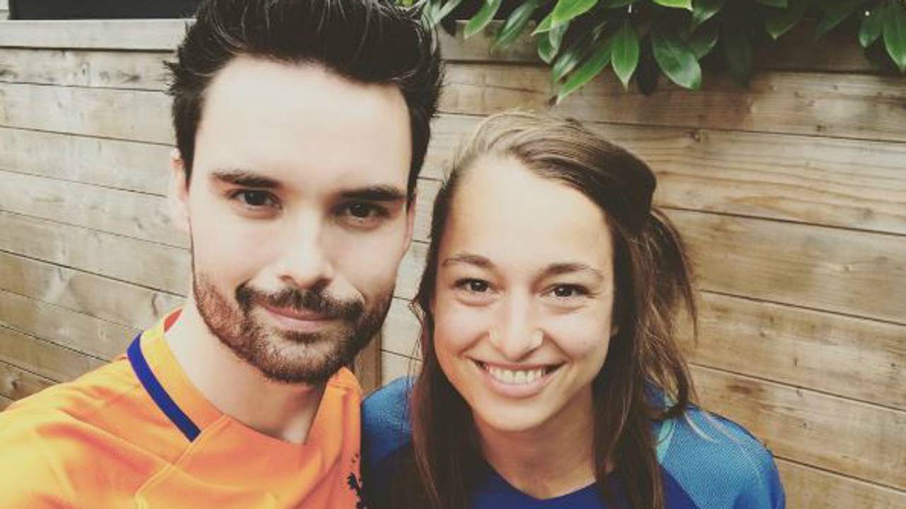Domien Verschuuren en zijn verloofde Caroline. (Foto: Instagram)