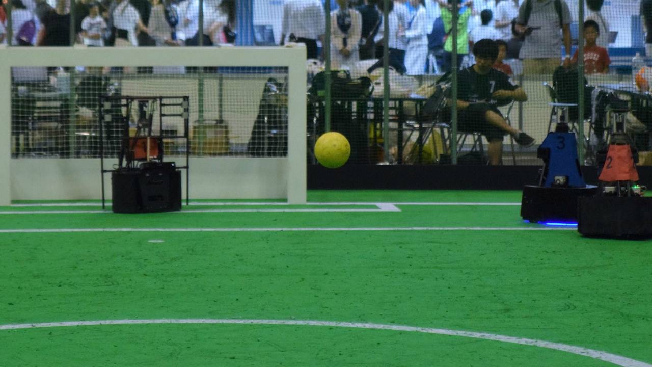 De Eindhovense robots verpletterden team Nubot. (Foto: Twitter Tech United)