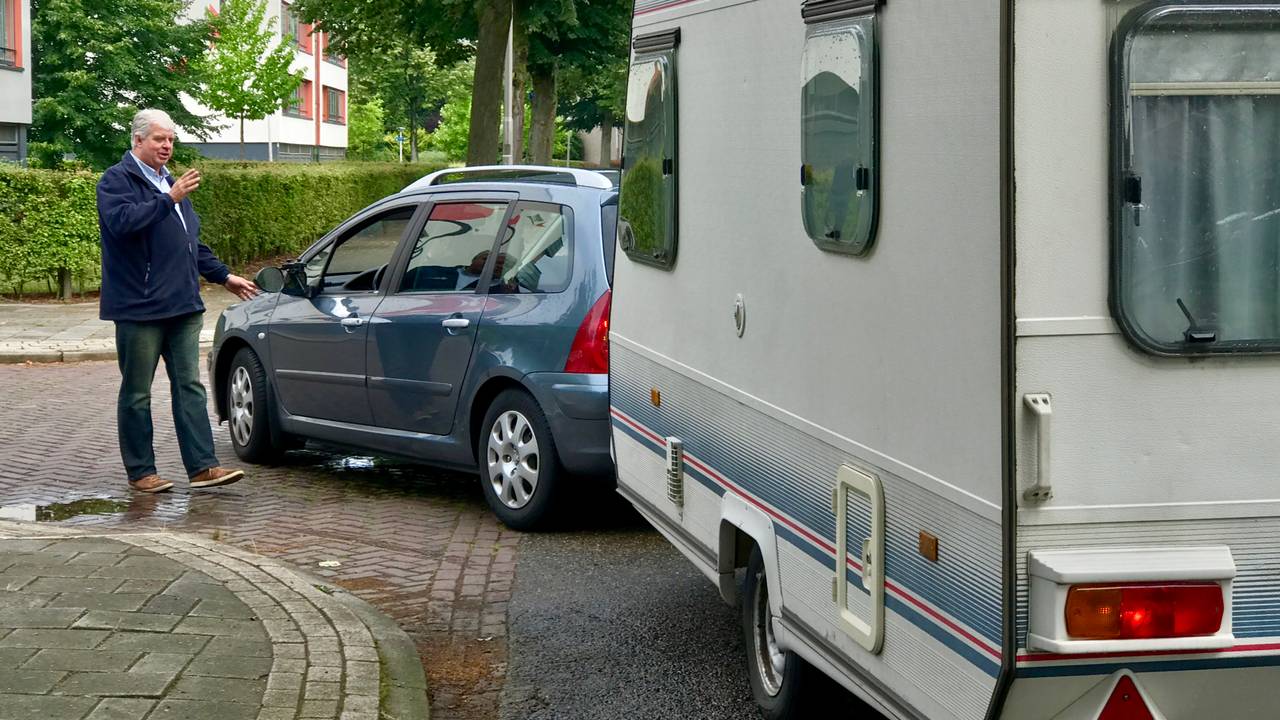 Achteruit met de caravan, da's best lastig Omroep Brabant