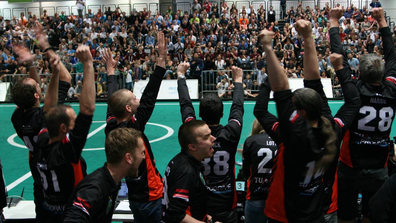 Vorig jaar werden de Eindhovense robotvoetballers wereldkampioen. (Foto: Tech United)