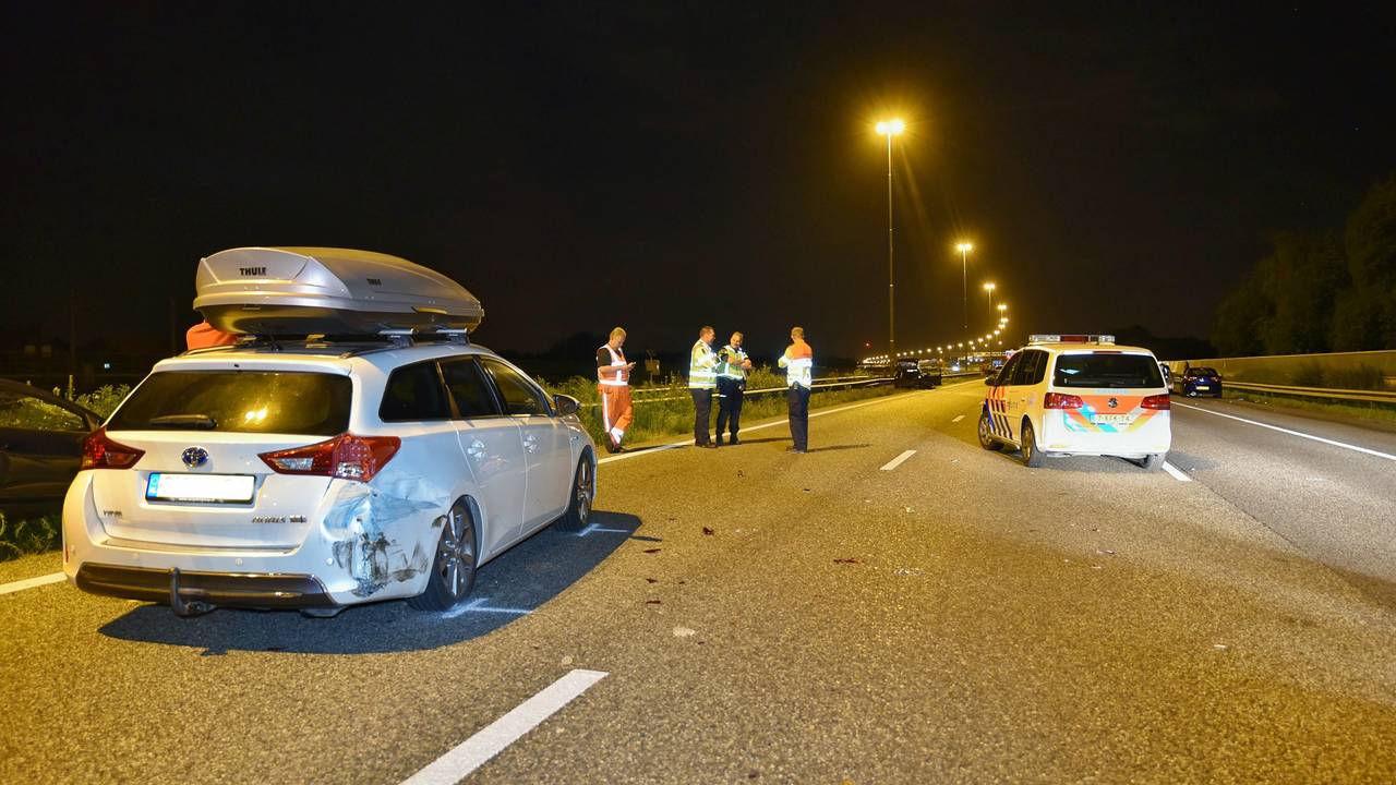 De pollitie sloot de weg af voor onderzoek. (Foto: Toby de Kort/De Kort Media)