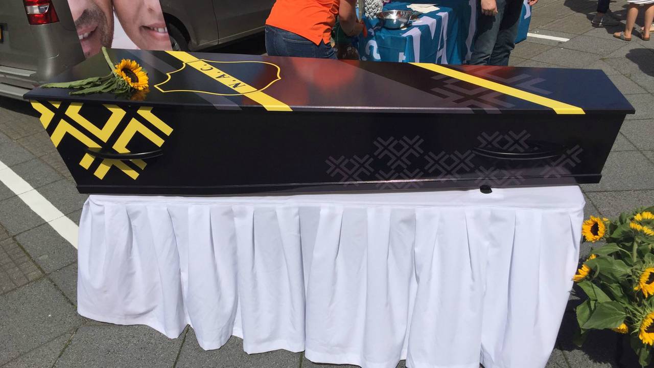 NAC lijkkist te bewonderen op de Open Dag. Foto: Ronald Sträter