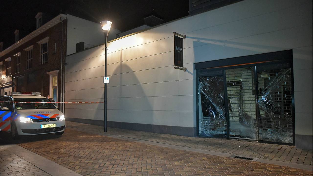 De politie doet onderzoek (Foto: Toby de Kort)